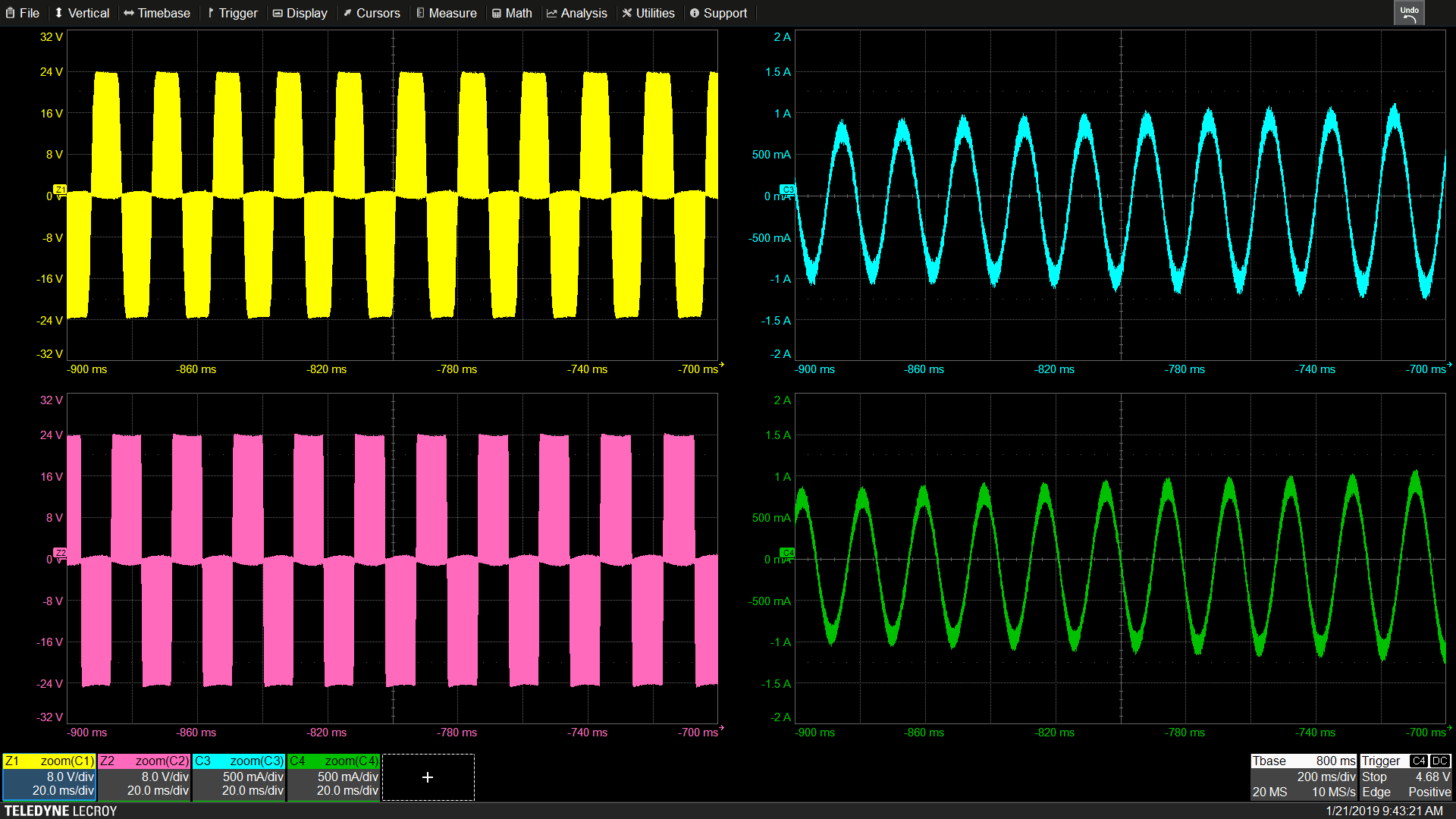 显示两个电压和两个电流波形的软件应用程序屏幕图像，用于双瓦特计法功率计算